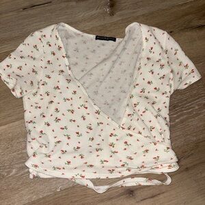 🌸 Brandy Melville White Floral Wrap Top – S/M